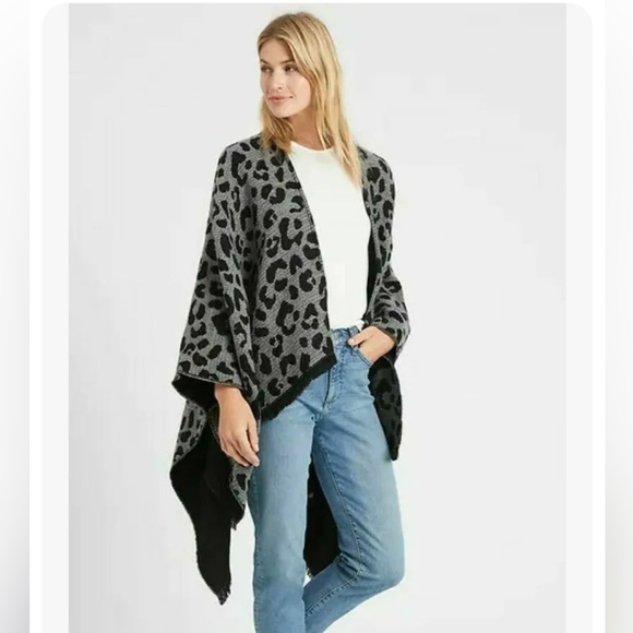 Banana Republic Accessories - Banana Republic reversible leopard print poncho